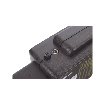 DETECTOR DE METALES PORTÁTIL / LIGERO Y FÁCIL DE UTILIZAR / ALERTA VISUAL, AUDIBLE Y DE VIBRACIÓN / A PRUEBA DE CAÍDAS (1 METRO) / INCLUYE FUNDA PARA CINTURÓN Y BATERÍA